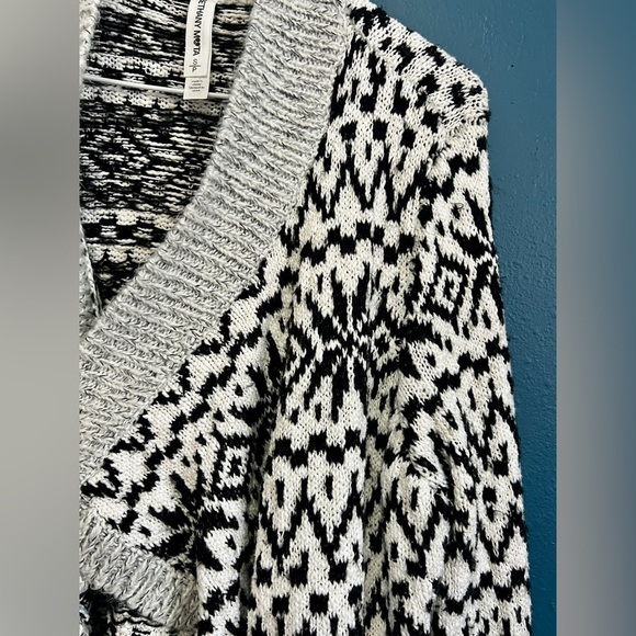 Bethany Mota Snowflake Print Knit Cardigan - Small - Picture 4 of 8